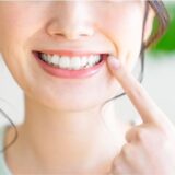 歯の黄ばみや着色汚れはホワイトニング歯磨き粉でキレイにできる？