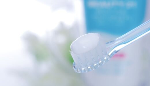 ホワイトニング歯磨き粉に配合されている研磨剤とは？避けたい成分と不使用のおすすめを紹介