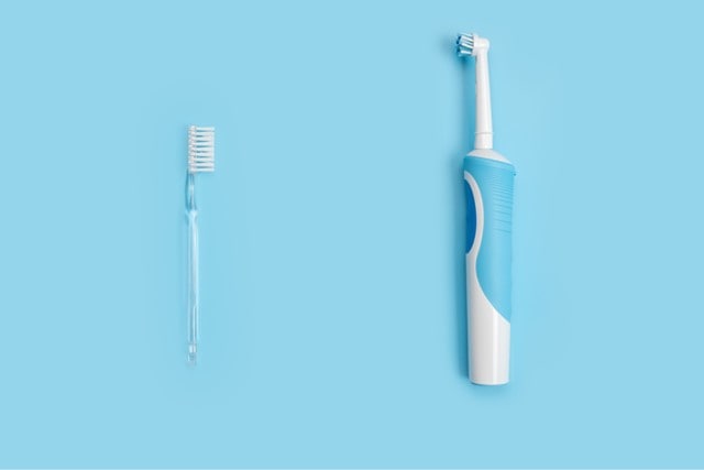 歯ブラシと電動歯ブラシの違い